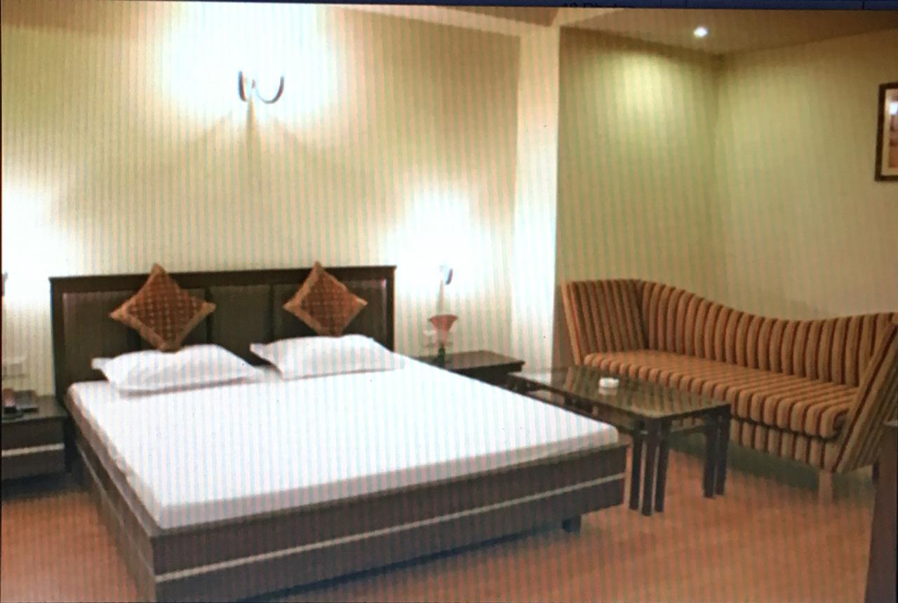 Hotel Elm Tree Amritsar Esterno foto