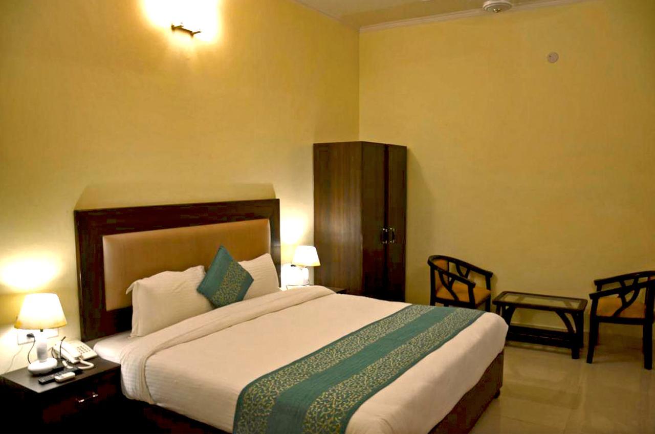 Hotel Elm Tree Amritsar Esterno foto